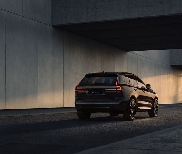 Black_edition_The_New_Volvo_XC60_34Front